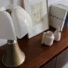 design-gae-aulenti-lampe-laiton-salon